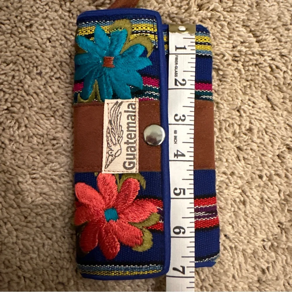 Guatemala Tropical Embroidered Wallet Wristlet - Picture 6 of 8